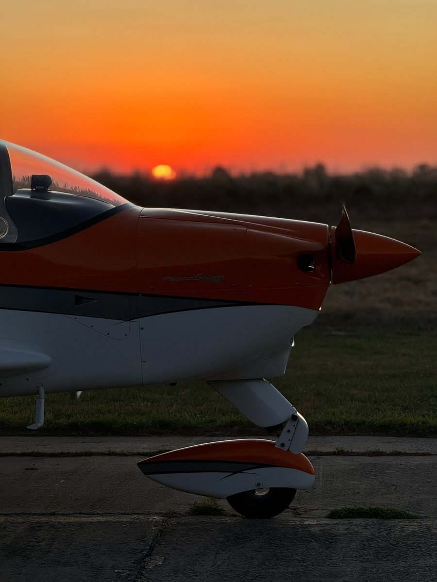 Tecnam al atardecer